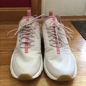 Women’s Nike Huaraches